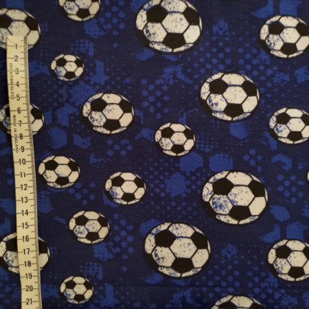 fotbollar på grönt